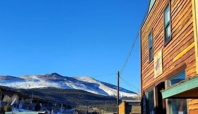 Alma House -Stay and play in the high country