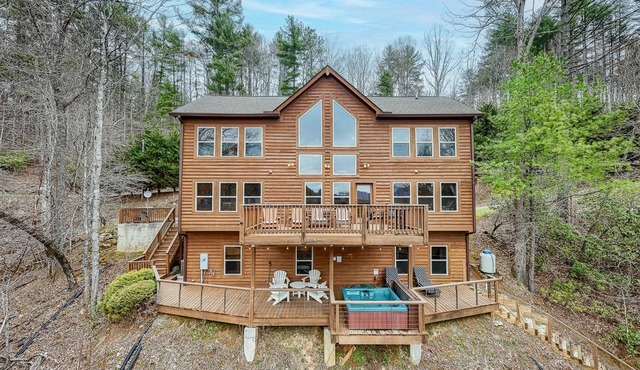 Almond Joy Hideaway Luxury cabin, fire pit, Bryson City, Fontana Lake