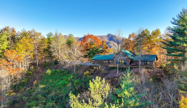 Almond Vacation Rental w/Mountain Views!