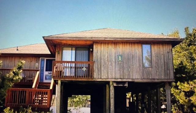 Almost beachfront 3-bedroom house in Loveladies with WiFi, AC