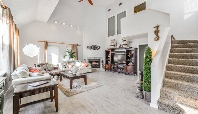 Almost Beachfront- Beautiful Pirates Beach home- Sleeps 14-Steps to beach!