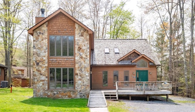 Almost Heaven - 72 Brookside RoadnnAlmost Heaven - Hot Tub, Fireplace, Handicap Accessible, Pet Friendly