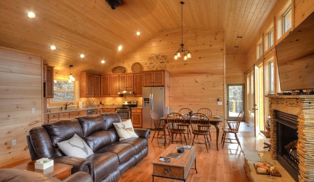 Almost Heaven - Free Brewery Tour + Amazing patio w/Fire Pit + Home Theater +