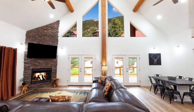 Almost Heaven - Newly Built! - In Town - On the River - WiFi - Grill - Mountain