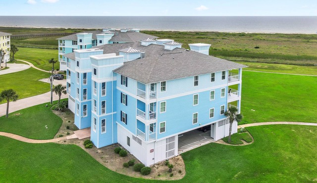Almost Heaven-Top Floor - Ocean Front Views - Dream Kitchen