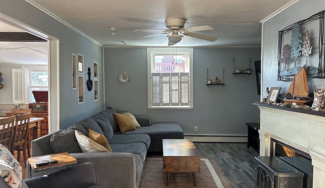 Almost Lake'd Inn Quaint Cottage