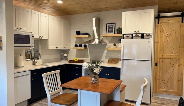 Almost Nashville nBrand NEW studio apartment!
