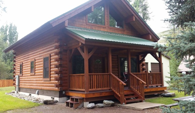 ALMOST NEW! HIKER'S CABIN in West Glacier