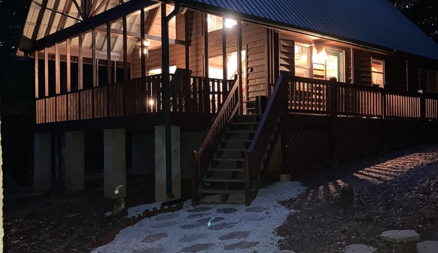 Almost Perfect Cabin with an access to Lake Hartwell