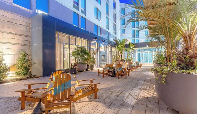 Aloft Jacksonville Tapestry Park