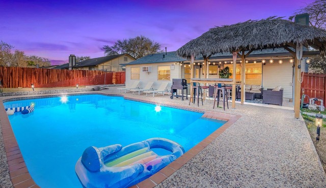 Aloha: 4Br Private Pool Tiki Bar & Game Lounge!