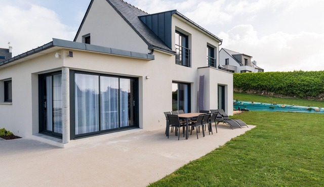 Aloha Breizh Holiday Villa: Sea View, Private Terrace, Wi-Fi, Hot Tub