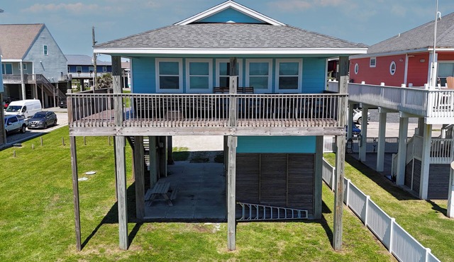Aloha Cabana: 2 BR, 1 BA House in Crystal Beach, Sleeps 8