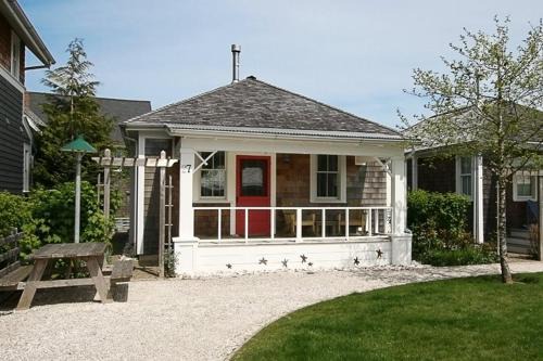 Aloha Cottage at Seabrook Hospitality