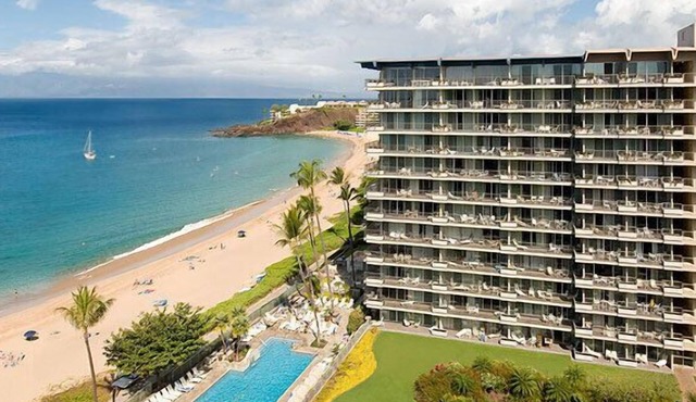 Aloha from Maui! Ocean Breezes, Garden Serenity, and Steps to the San