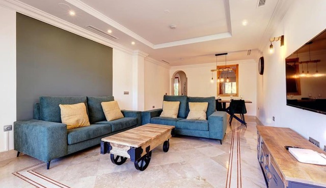 Aloha Hill Club Resort Holiday Rental Apartment