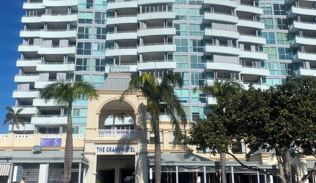 Aloha home-Amazing location for all GC has to offer amazing home for the family.