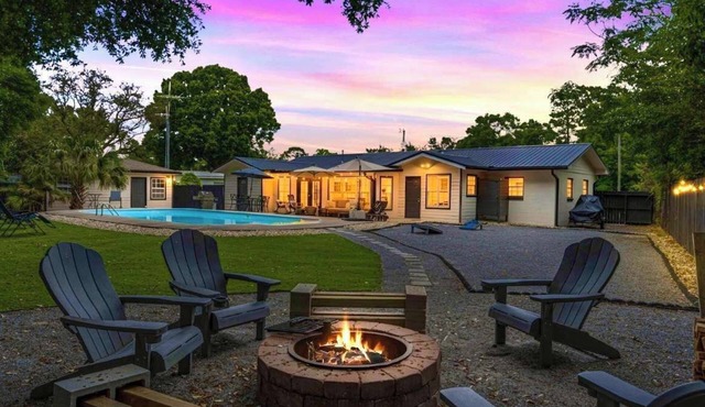 Aloha Pool House- Stay Local, Live Aloha