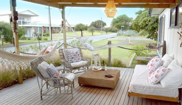 Aloha Silver Sands, sea and vines