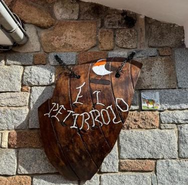 Alojamiento Rural El Petirrojo con patio jardín