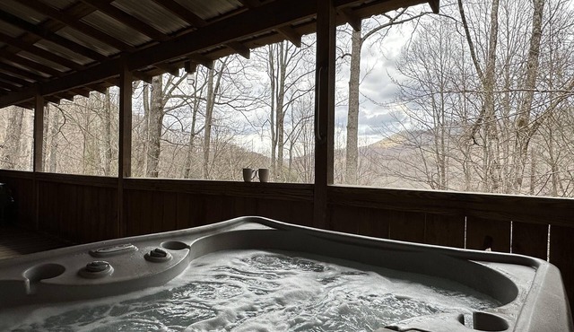 Alone at last! Hiking, hot tub, grill, view.