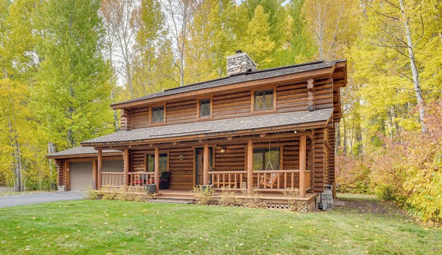 Along Big Wood River: Hailey Family Cabin w/Yard