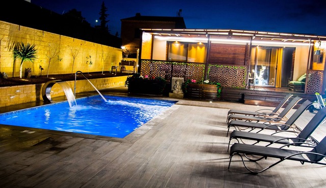Alonis Suites Satori - Family Villa with Jacuzzi, Pool and BBQ