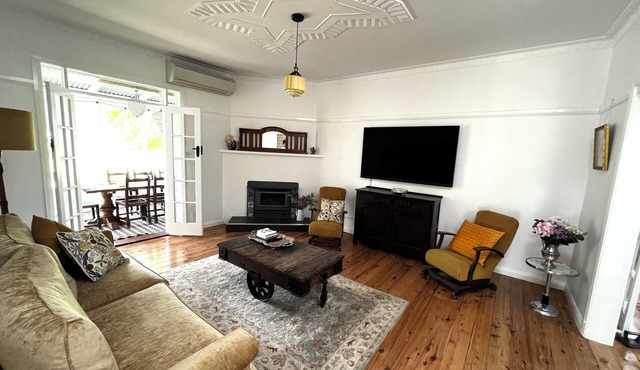 'Alora' Charming 3-bedroom cottage in a serene setting.