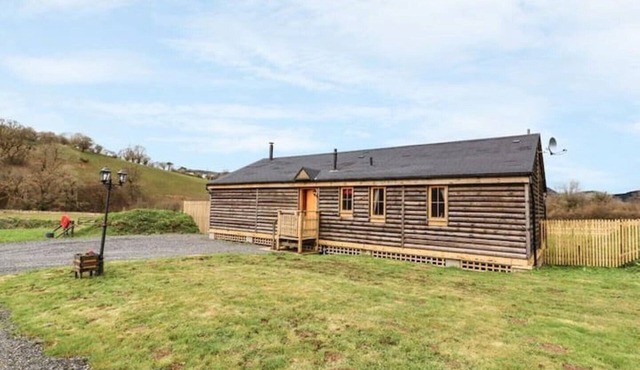 Alpaca-6 berth, dog friendly cabin with hot tub