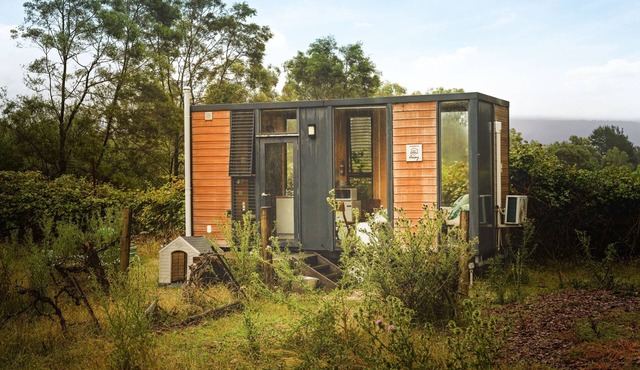 Alpaca Tiny House with Vineyard Lakeside by Tiny Away