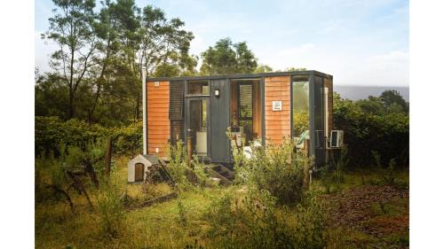 Alpaca Tiny House with Vineyard Lakeside by Tiny Away