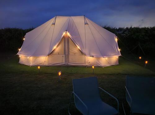Alpaca view emperor bell tent