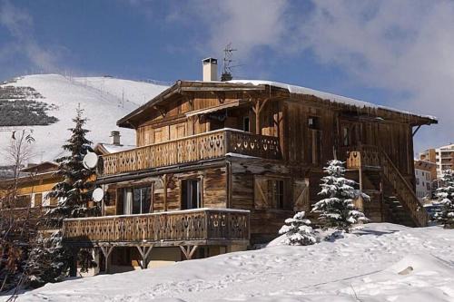 Alpe d'Huez Houses - Chalet Justine - Duplex for up to 15 people amazing location