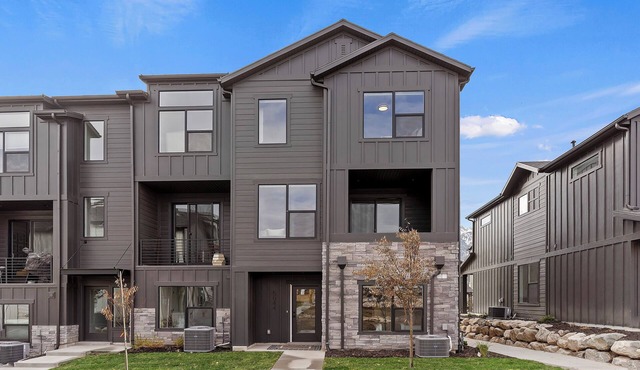 Alpenglow Retreat - Luxury 4BR Home by Snowbasin