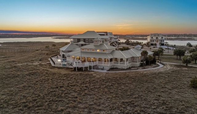 Alpha At The Point: Oceanfront, Private Pool & Hot Tub, Breathtaking Views