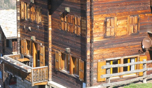 Alpia 26 - Zwei Zimmerwohnung in traditionellem Walliser Haus