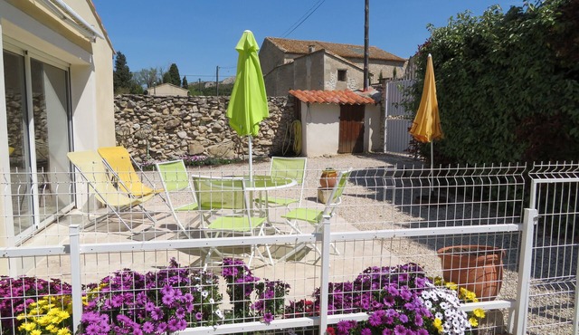 ALPILLES - Air-conditioned STUDIO (2Ad./2Children)