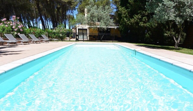 Alpilles Luberon Air-conditioned Spa Heated swimming pool Petanque Table soccer