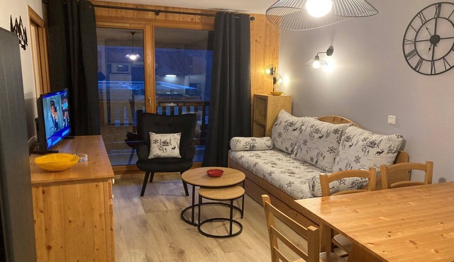 Alpine Apartment with Balcony