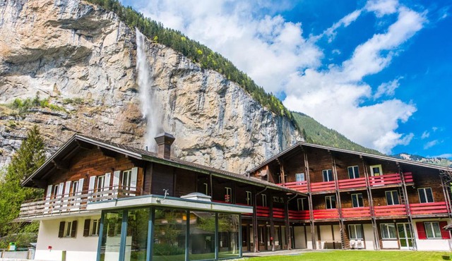 Alpine Base Hostel - Adults only