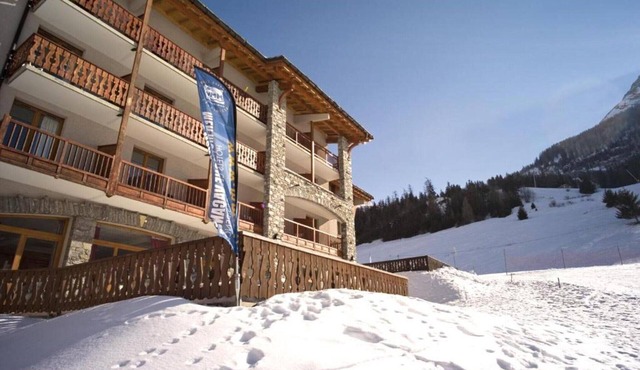 Alpine Base with Hot Tub & Pool