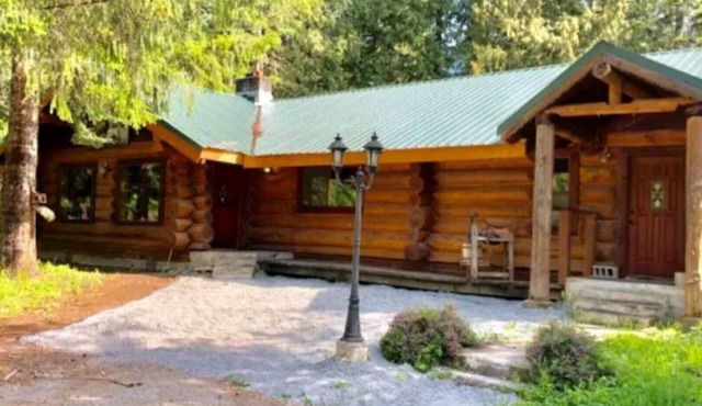 Alpine Cabin, Ashford