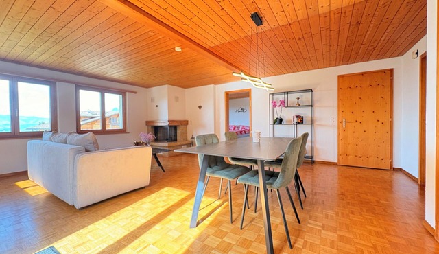 Alpine Chalet Apartment - Terrace & view of mountains and lake