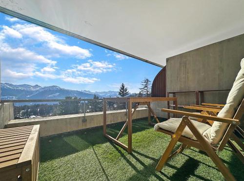 Alpine Club Retreat, Central Studio, Pool and View