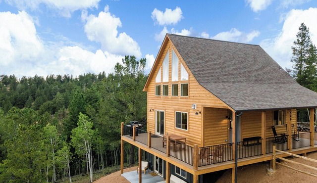 Alpine Escape: Family-Friendly Cabin with Spectacular Views