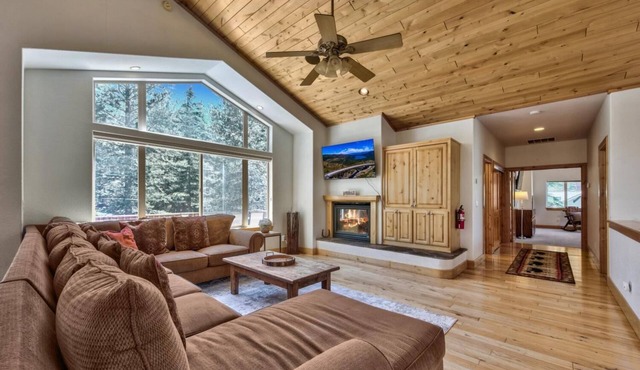 Alpine Family Adventure - Woodsy, Clean & Comfy, Pets & Yard, Family Fun