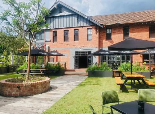 Alpine Hotel, Eat Drink Sleep