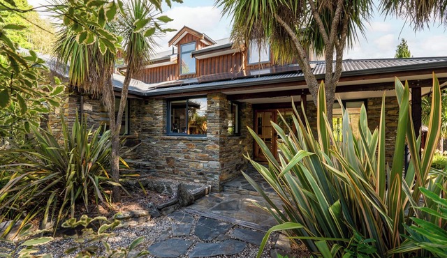 Alpine Lodge - Botanical Oasis