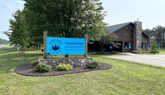 Alpine Lodge-Rome Away From Home- 5 minutes to Sand Valley