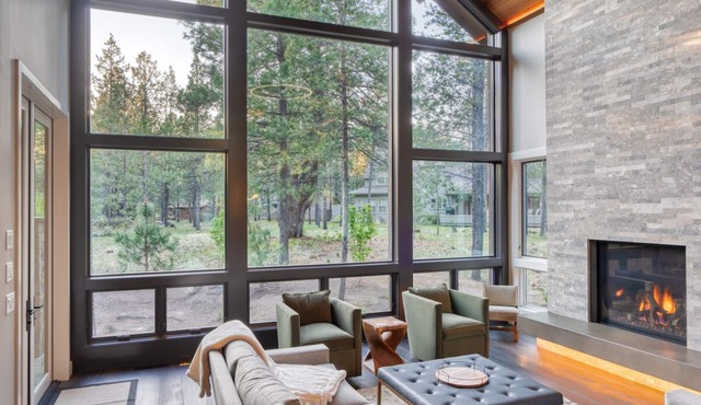 Alpine Lodge Sunriver, 5 BR Luxe, SHARC, Hot Tub, King Suites, EV, Ft Rock Park
